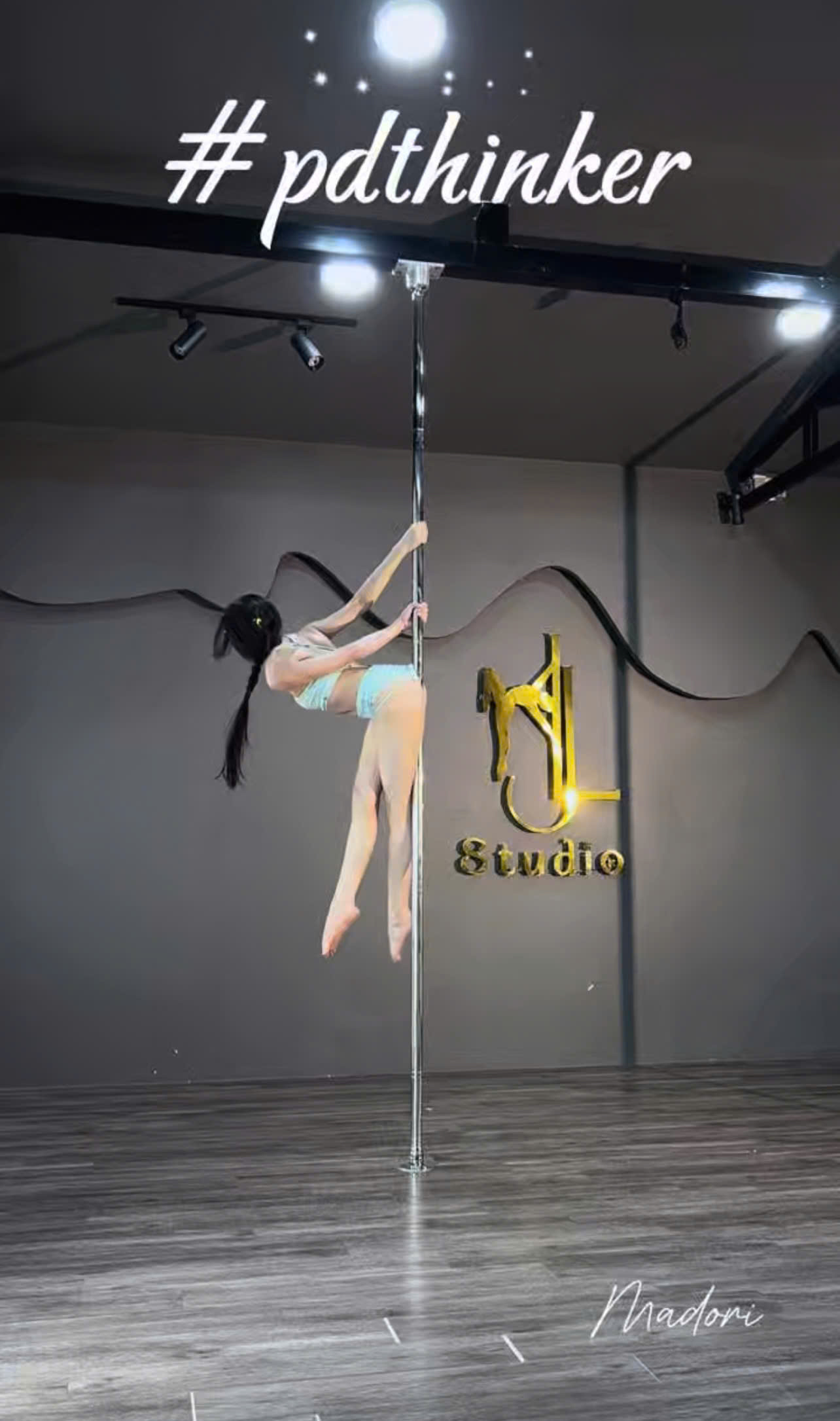 Reverse titanic pole pose